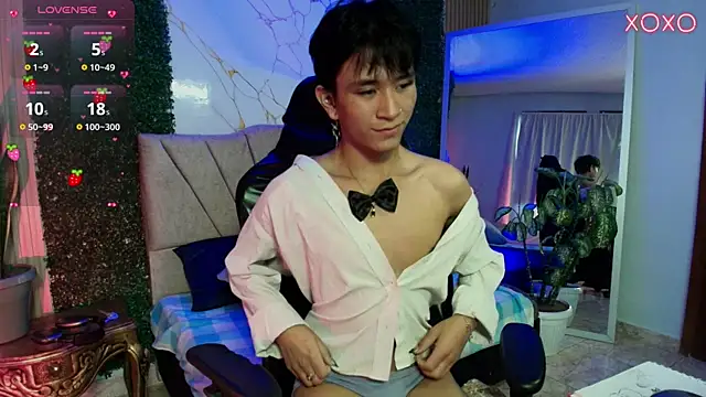 cococumps (M twink) - Make me happy moaning with my toy