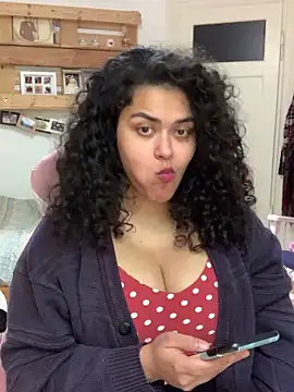 Curvydesifromgermany webcam