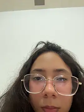 Aliciaa-petite