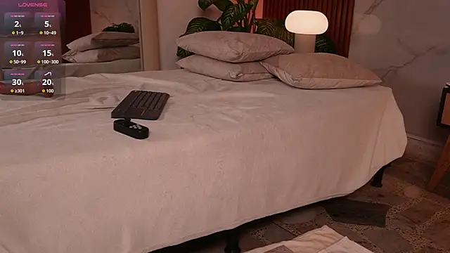 lexiee_grey_ webcam