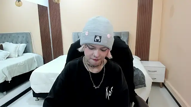 Bela_Craxkerr webcam