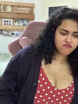 Curvydesifromgermany webcam