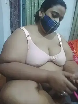 momo_loves webcam