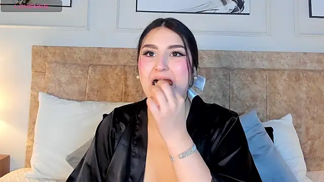 zoe_moon__ webcam