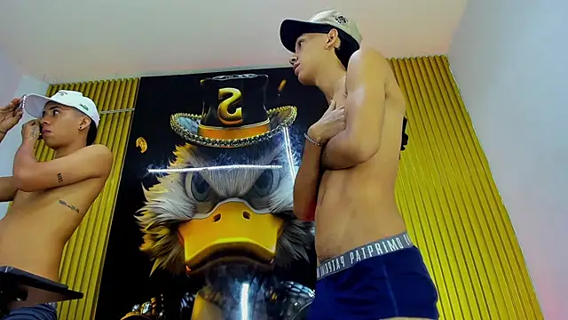 Guys_Latino_Hot webcam