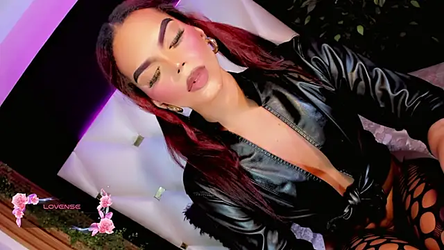 diiva_smiith (T young) - Pussy close-up