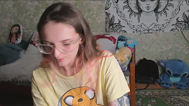 cutie_adelia (F young) - without a T-shirt (10 minutes)