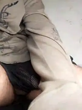 Modella: masterTsBigCock