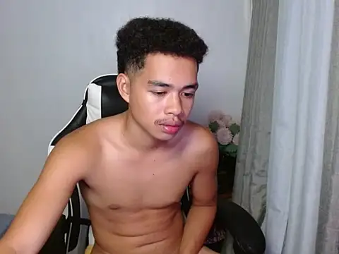 curlyasian_njxx