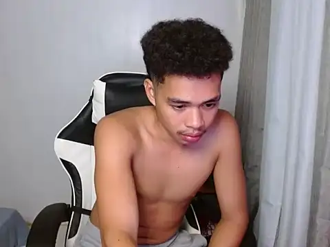 curlyasian_njxx