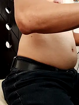 mrsecretsuit - MrSecretSuit's free webcam - UK Sex Cams
