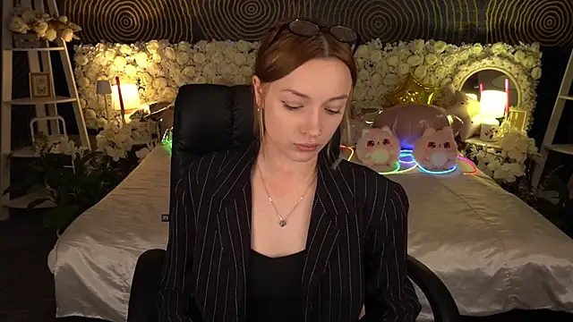 lizzamoonn - LizzaMoonn's free webcam