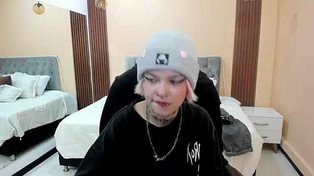 Bela_Craxkerr webcam