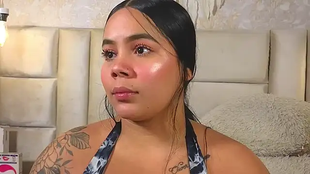 EmilyQueen3x webcam