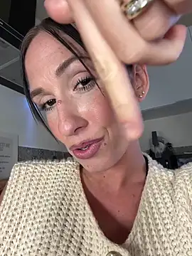 lola_tentatiion