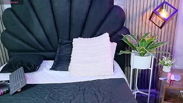 Watch _charlotte_quee_ live on EroticFlix - High definition streams