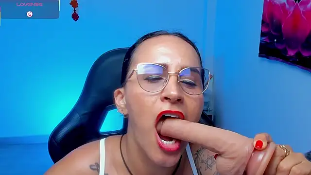 Sara_Charmy webcam