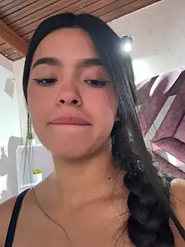 LunaMoore_Pink webcam