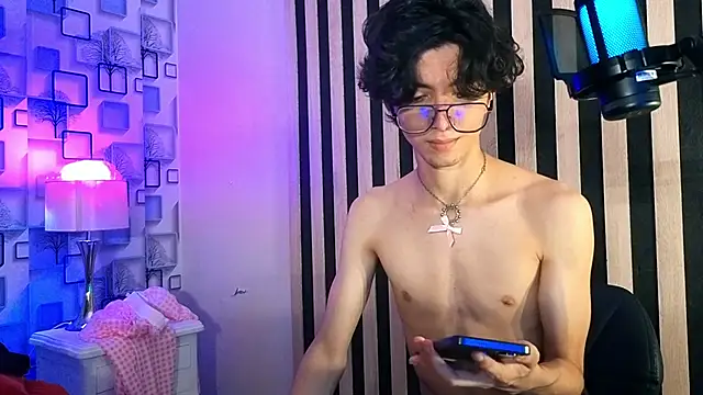 Twink_Sebas7