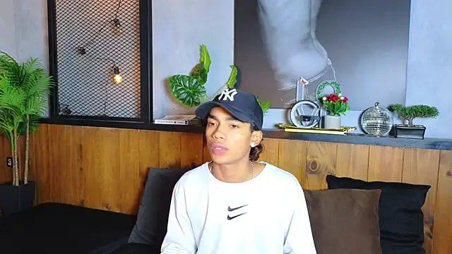 AlanCutee webcam