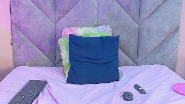 SERENA_JONESS webcam