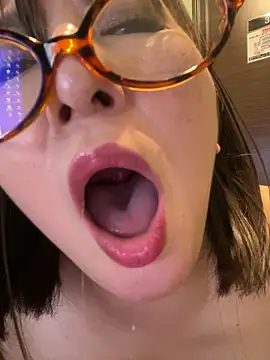 Mitsuco_surflady from StripChat is Freechat