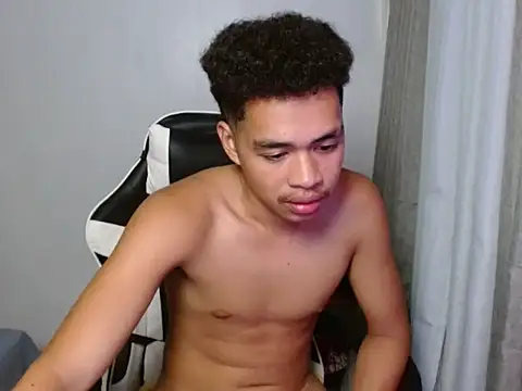 curlyasian_njxx