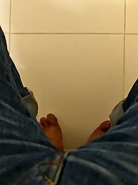 oneeyedwonder96 (Ask my age) - CUM IN BUSSTOP