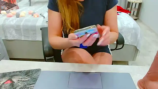 evelove33 (F milf) - Oral play with dildo