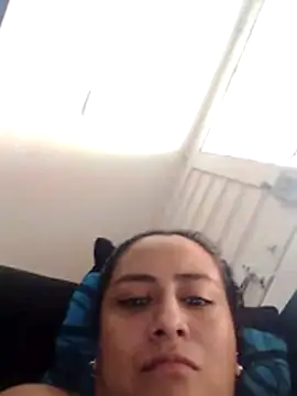 nikolpervertunlimit (F young) - my pussy vibrates 😈