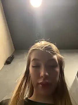 risky_mia69 (F young) - Blowjob 40 cm dildo