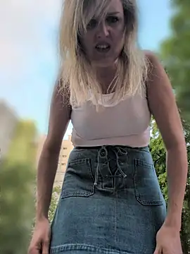 sexybiene969 (F milf) - Public pussyfuck