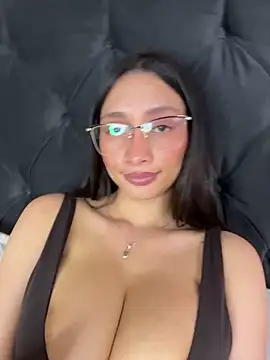 evangelineroos (F young) - suck toy in my big tits