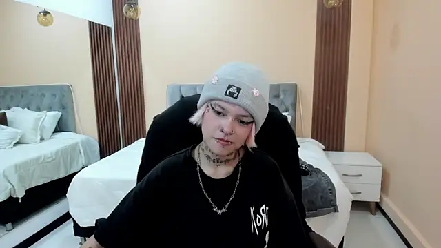 bela_craxkerr (F teen) - Take off your panties and stay in doggy