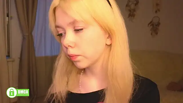 rochelle_kitty (Ask my age) - take off your shorts!