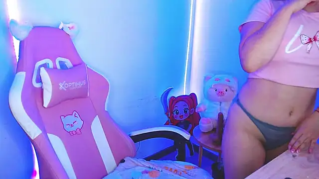 nahia_brm (F young) - show ass doggy and asshole