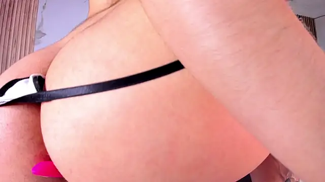 Nicolee19 webcam