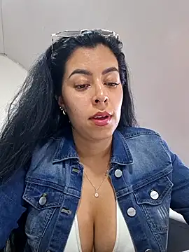 luianna - Luianna's free webcam - UK Sex Cams