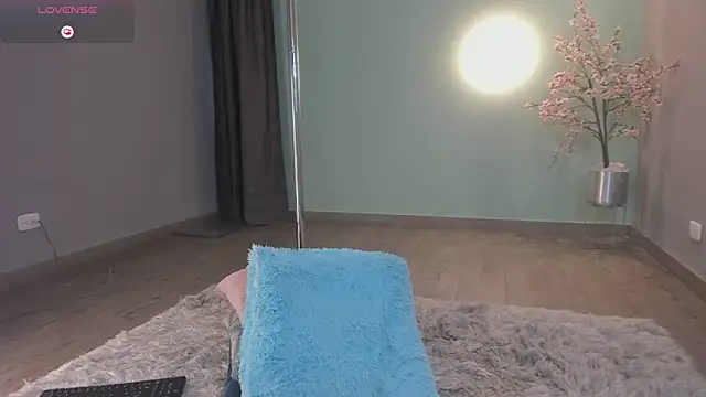ari-new - Ari-New's free webcam - UK Sex Cams