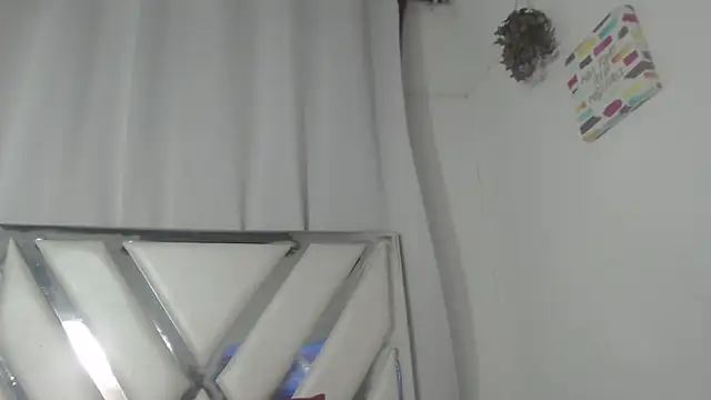 AlannaHarper live sex cam