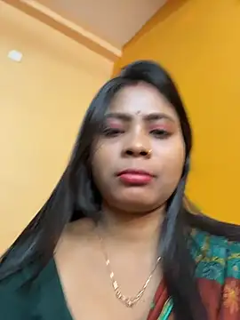 RedQQueen Live Webcam on Stripchat