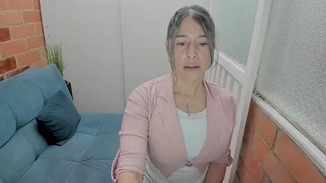 penelope47 (F milf) - naked dance and oil