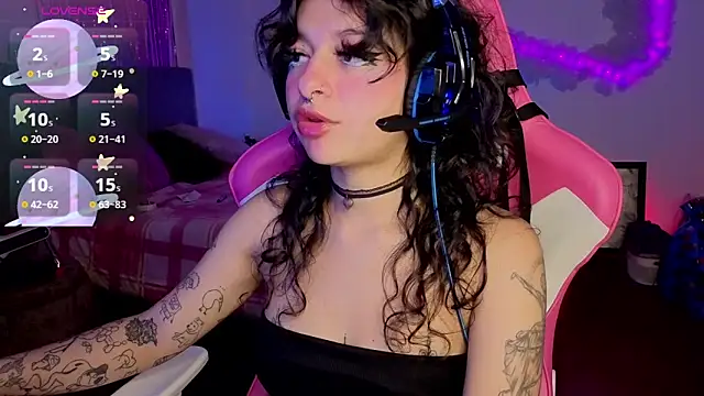 larah_uwu webcam