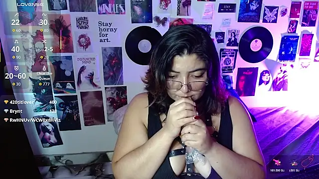 Roxy_f_w webcam