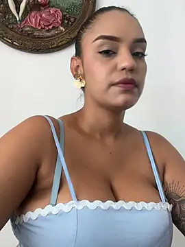 Sara-77 live sex cam