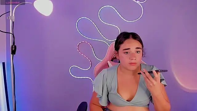 CharlotteBloom12 webcam