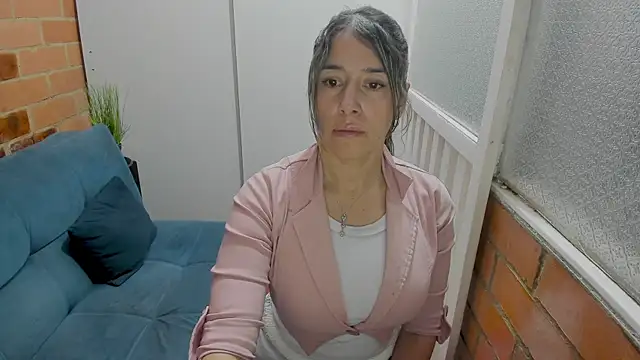 penelope47 (F milf) - naked dance and oil
