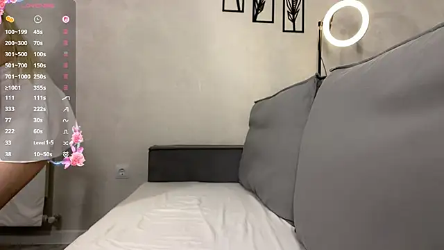 Mooniesiesita live sex cam