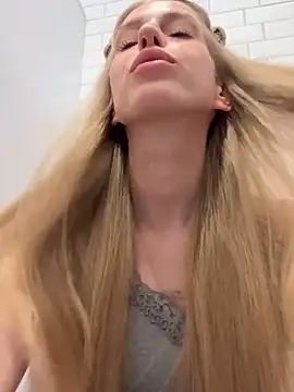 kira_mia webcam