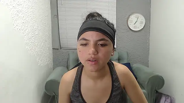 kimmyfuckass (F teen) - flash tits